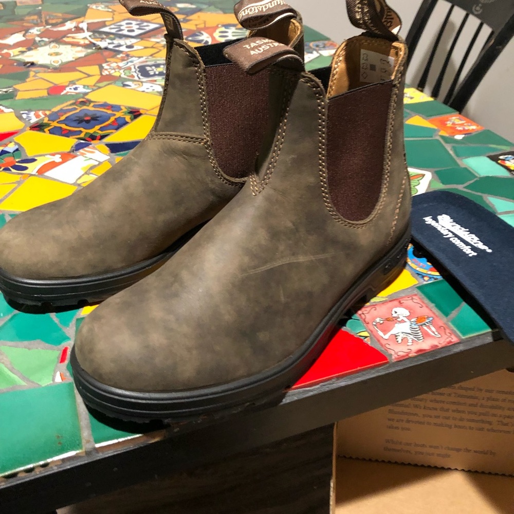 Like new blundstone womens boots size 8.5
